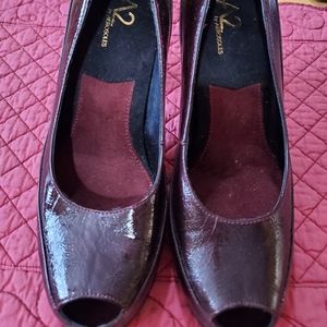 NWOT-Aeorsoles Burgundy Highheels